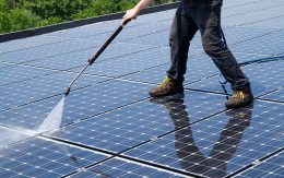 Limpieza y mantenimiento de placas solares